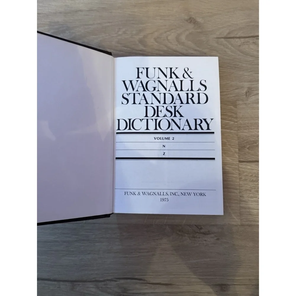 Funk‎ & Wagnalls Standard Desk Dictionary N-Z Volume 2 1975 - VINTAGE